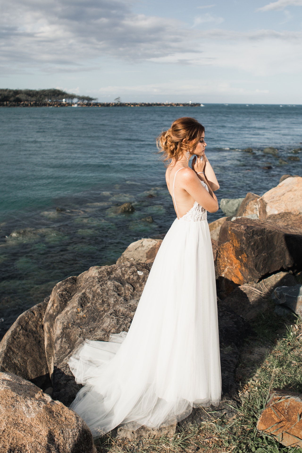 bride-dress-fashion-2122351.jpg